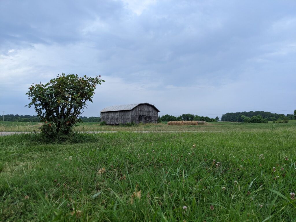 Peaceful rural scene with a rustic barn and lush green fields in Kentucky