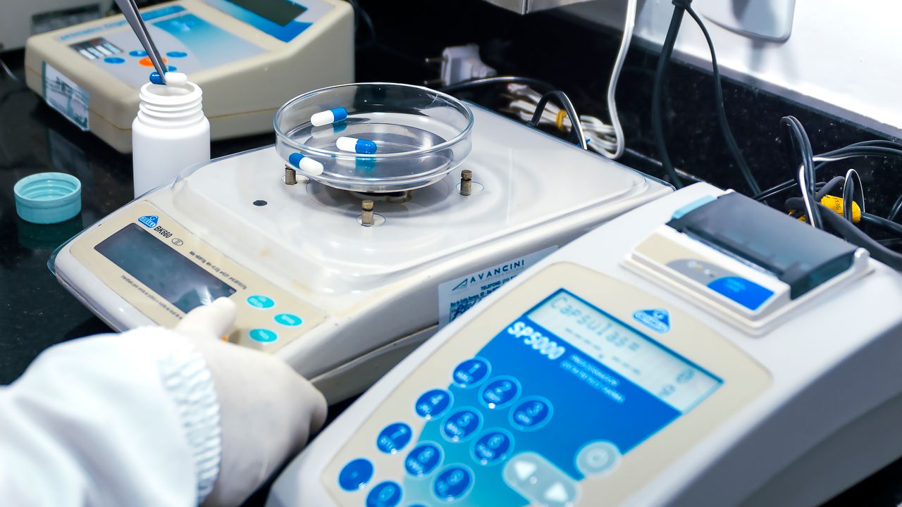 Laboratory equipment with capsules