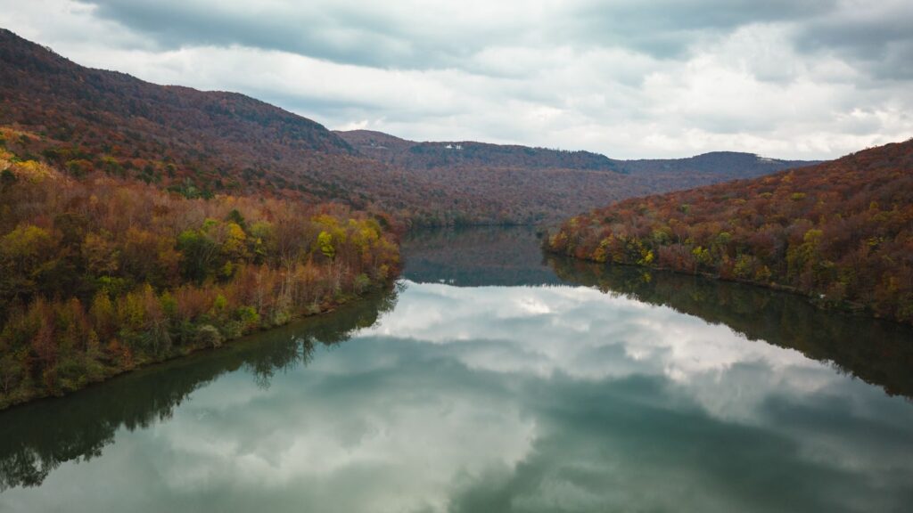Breathtaking autumn view of a serene river and colorful foliage in Chattanooga,